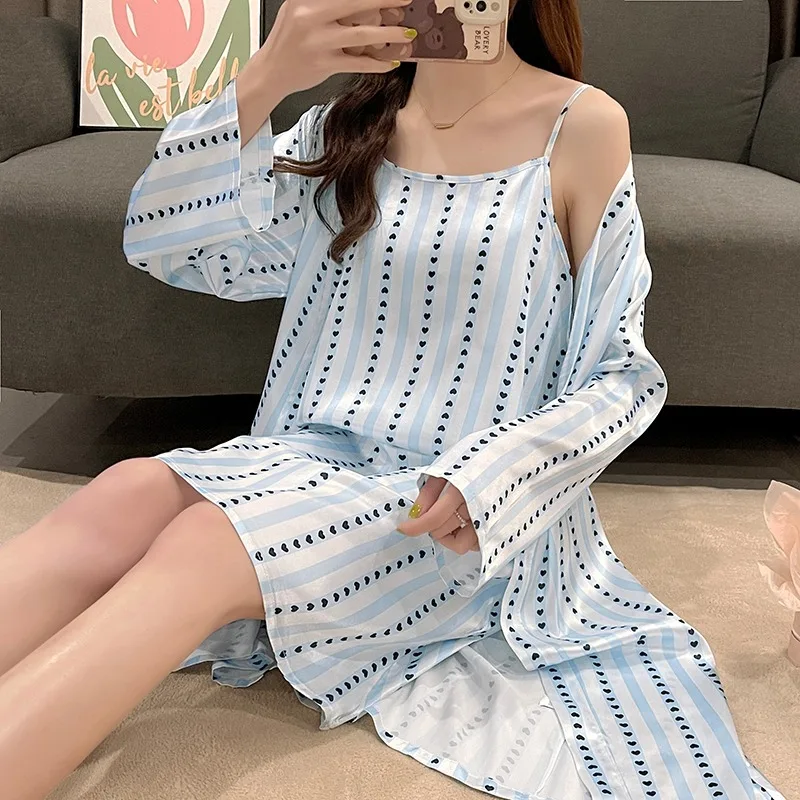 Spring Silk Pajamas Women's Long-sleeved Nightgown Suspenders Suit Women's Loose Thin Section Sexy Luxury Home Wear Large Size
Spring Silk Pajamas Women's Long-sleeved Nightgown Suspenders Suit Women's Loose Thin Section Sexy Luxury Home Wear Large Size