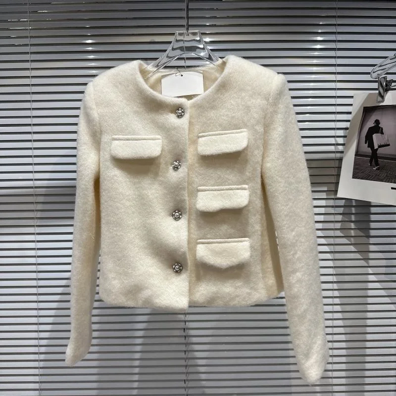 2022 Winter New Arrival Long Sleeve Fake Pockets Pearls Buttons Beige Cotton Coat Women Woolen Jacket
2022 Winter New Arrival Long Sleeve Fake Pockets Pearls Buttons Beige Cotton Coat Women Woolen Jacket