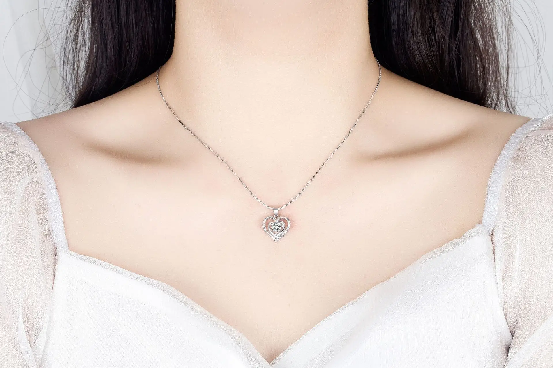 

sello de plata S925 para mujer, joyería de moda de alta calidad, collar con colgante de corazón hueco de circonita de cristal, l