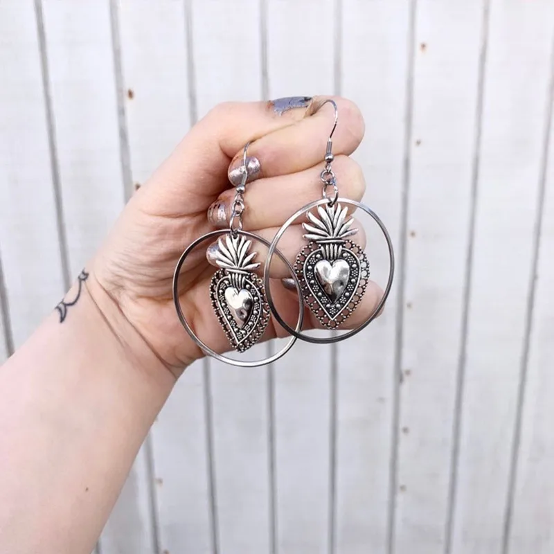 Fashion Sacred Heart Earrings, Hoop Earrings, Romantic Love Jewelry, Women's Party Wedding Valentine's Day Gifts
Fashion Sacred Heart Earrings, Hoop Earrings, Romantic Love Jewelry, Women's Party Wedding Valentine's Day Gifts