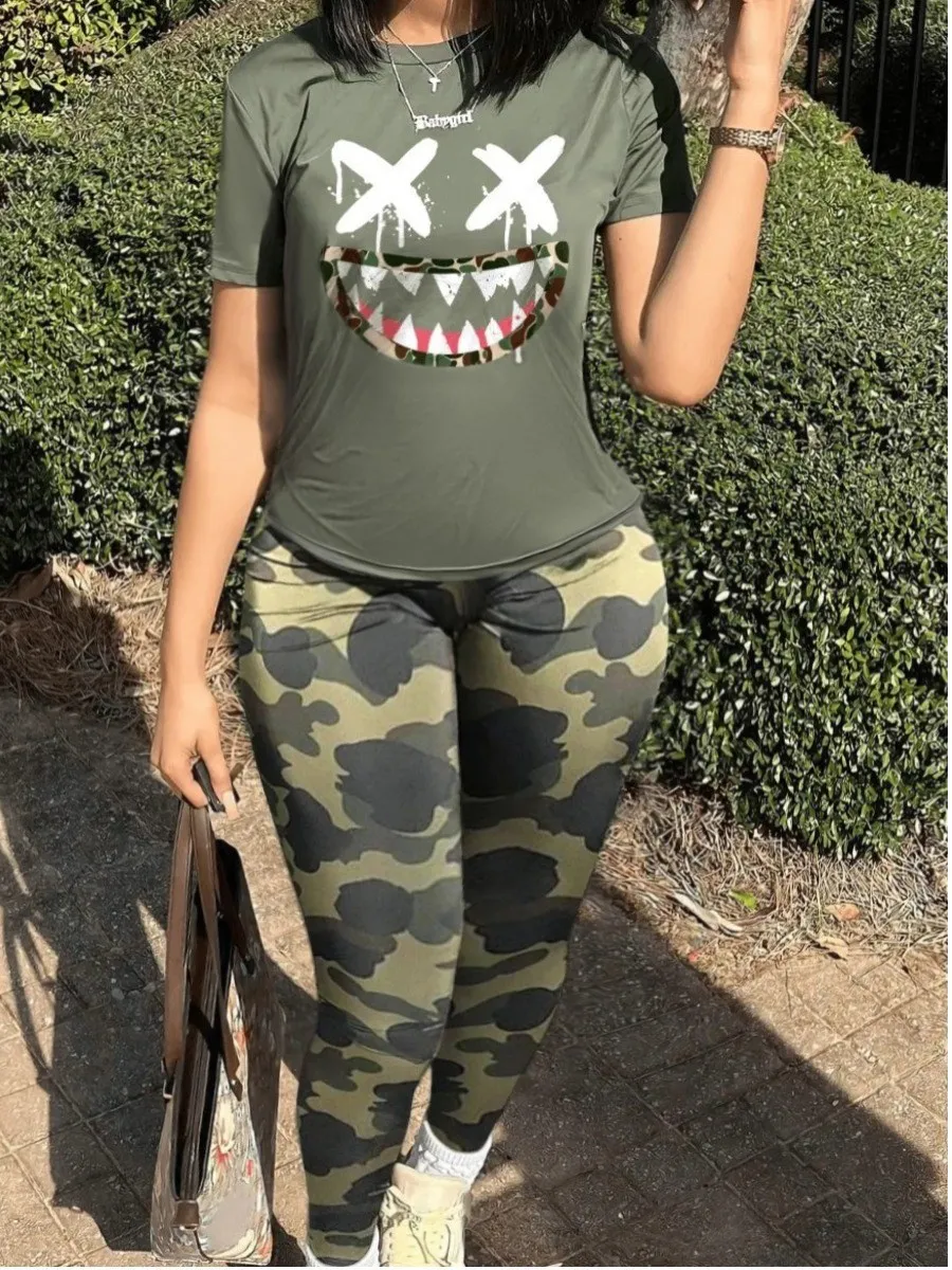 

LW Plus Size Women Two Piece Cartoon Camo Print Pants Set Short Sleeve O Neck Tee and Casual Sheath Trousers Matching Outfits