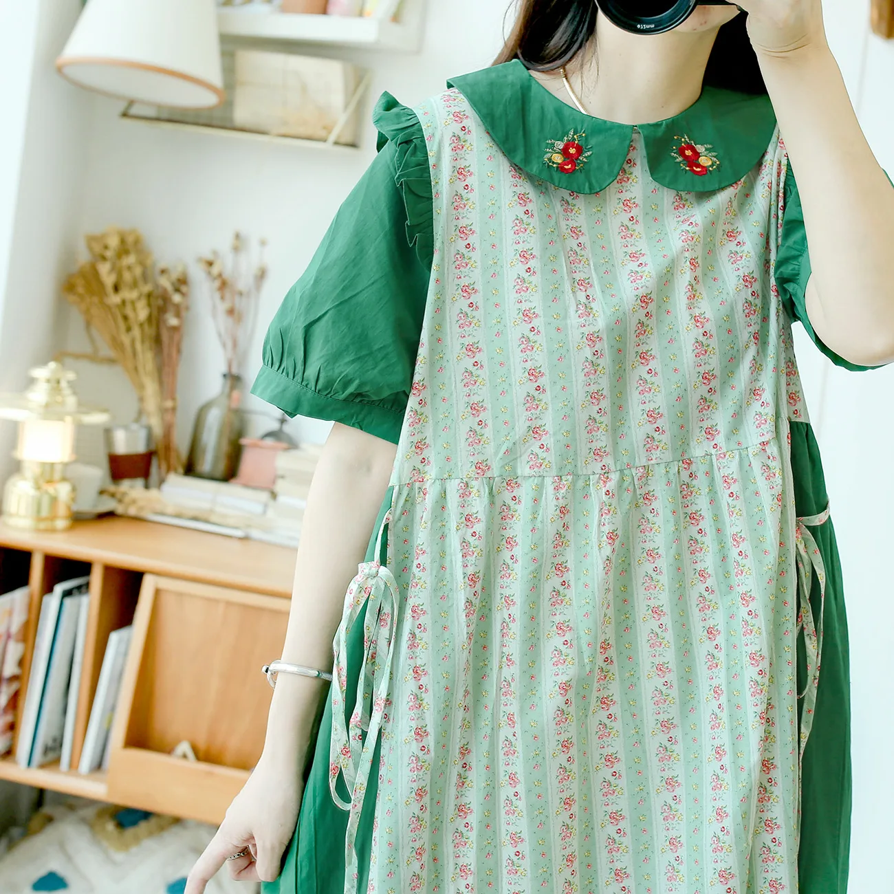 100% Cotton Girl Sweet Floral Embroidery Peter Pan Collar Midi Dress Female Retro Prairie Chic Cute Patchwork Loose Waist Dress 
100% Cotton Girl Sweet Floral Embroidery Peter Pan Collar Midi Dress Female Retro Prairie Chic Cute Patchwork Loose Waist Dress