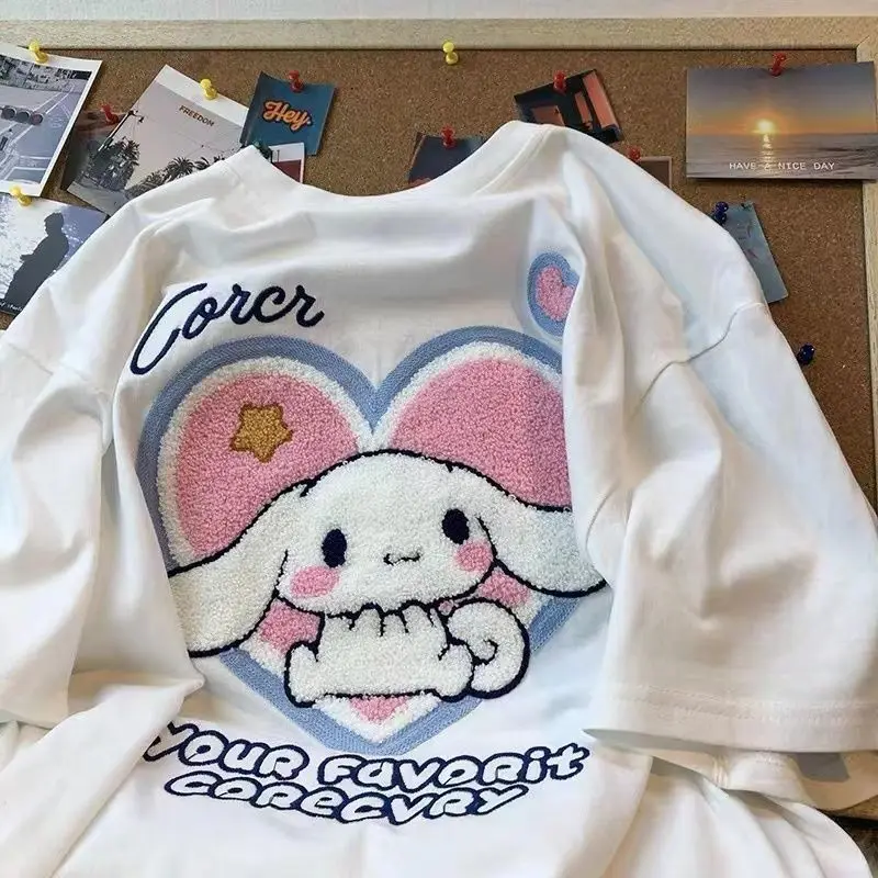 Милый Sanrio Kuromi My Melody Cinnamoroll аниме свитшот с коротким рукавом вышитый с сердцем мультяшный милый подарок для пары
Милый Sanrio Kuromi My Melody Cinnamoroll аниме свитшот с коротким рукавом вышитый с сердцем мультяшный милый подарок для пары