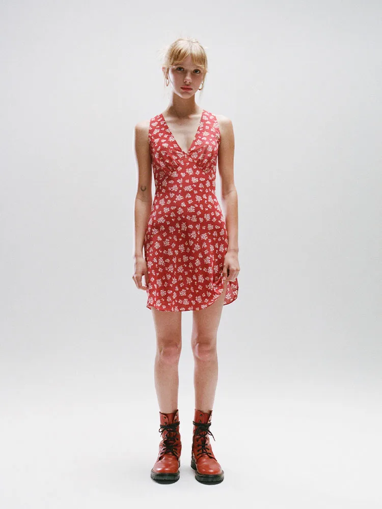 Fashion retro Women Deep V-neck low cut 100% Silk dress Sleeveless High waisted Floral Print Mini Dress
Fashion retro Women Deep V-neck low cut 100% Silk dress Sleeveless High waisted Floral Print Mini Dress