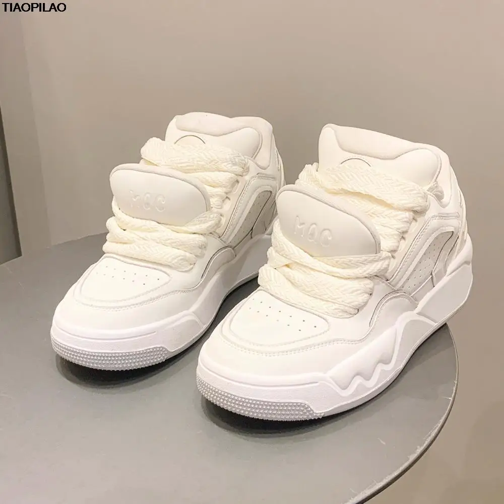 2023 New Spring And Autumn Breathable Women's Sports Shoes Casual Fashion Ladies Skateboarding Shoes Fashion Female Bread Shoes 
2023 New Spring And Autumn Breathable Women's Sports Shoes Casual Fashion Ladies Skateboarding Shoes Fashion Female Bread Shoes