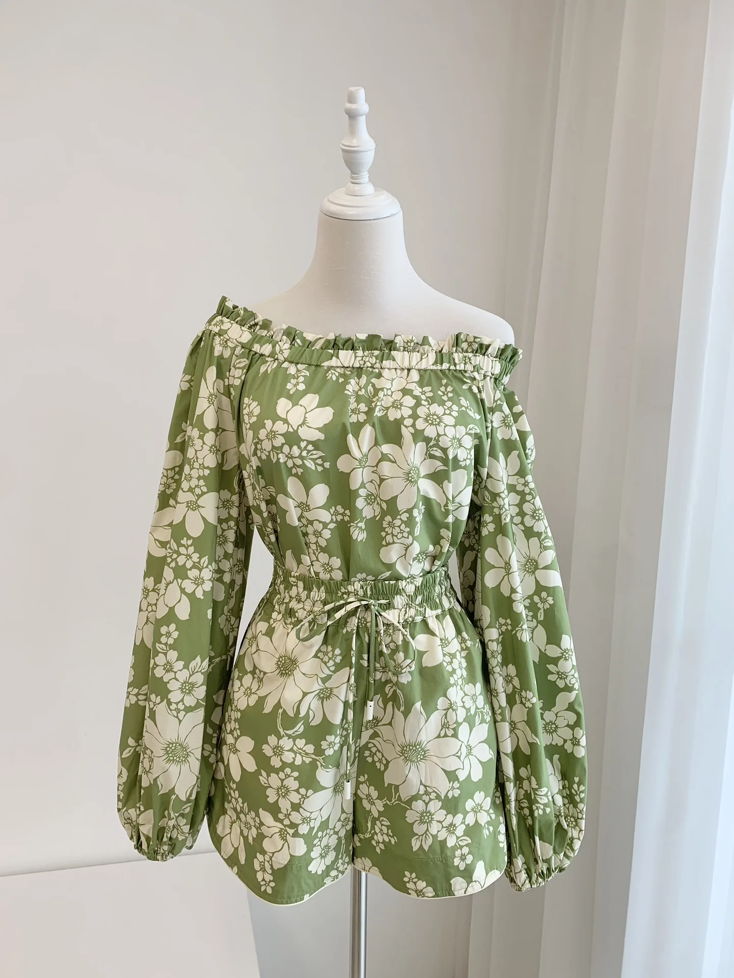 Women Shirt Oblique Shoulder Lantern Long Sleeve Floral Printed Top Or Shorts Elastic Waist Set Sweet
Women Shirt Oblique Shoulder Lantern Long Sleeve Floral Printed Top Or Shorts Elastic Waist Set Sweet