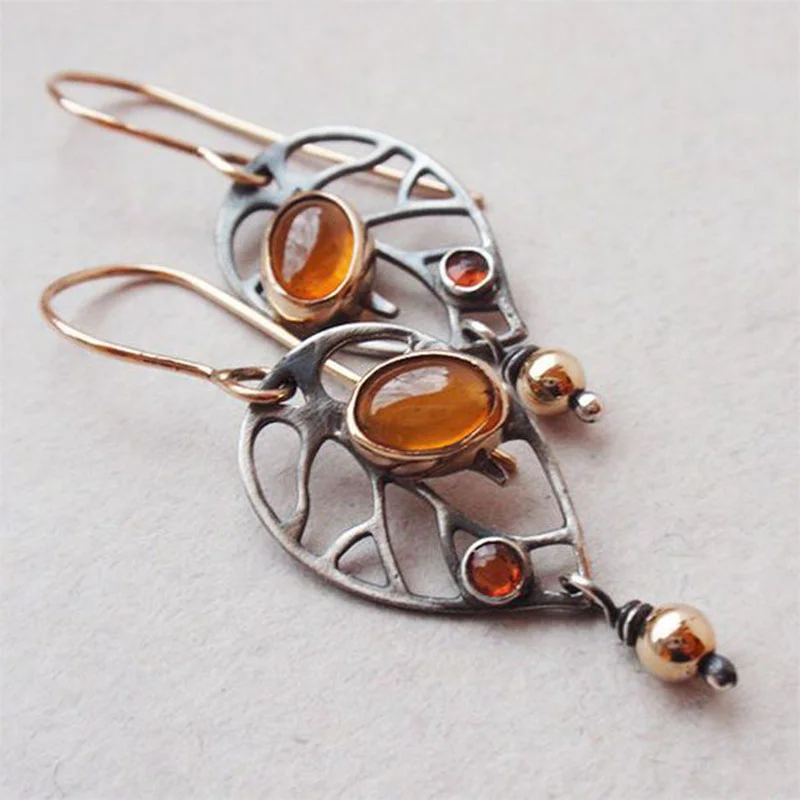Vintage Hollow Leaf Antique Metal Pendant Earrings Inlaid with Orange Resin Stone Jewelry Women's Party Gift 2023 New Earrings
Vintage Hollow Leaf Antique Metal Pendant Earrings Inlaid with Orange Resin Stone Jewelry Women's Party Gift 2023 New Earrings