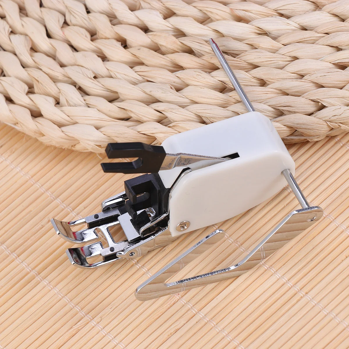 Household Sewing Machine Screw-on Even Feed Walking with Quilt Guide (White+Silver)
Household Sewing Machine Screw-on Even Feed Walking with Quilt Guide (White+Silver)