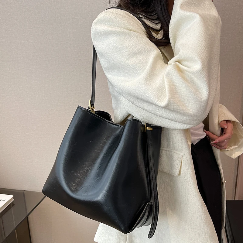 Vintage Women Pu Leather Handbags Travel Bags High Quality Female Shoulder Tote Bags Casual Ladies Large Capacity Crossbody Bag
Vintage Women Pu Leather Handbags Travel Bags High Quality Female Shoulder Tote Bags Casual Ladies Large Capacity Crossbody Bag