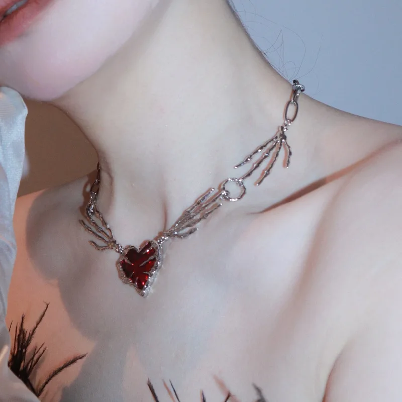 Punk Personality Red Color Love Heart Pendant Necklace Exaggerated Clavicle Chain Ghost Claw Design Necklace for Women Jewelry
Punk Personality Red Color Love Heart Pendant Necklace Exaggerated Clavicle Chain Ghost Claw Design Necklace for Women Jewelry