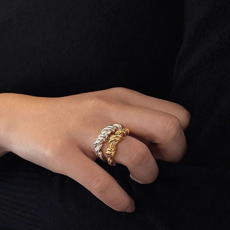 Thread ring: versatile, round arch twist pattern couple ring, index finger ring, personality, European and American design sense
Thread ring: versatile, round arch twist pattern couple ring, index finger ring, personality, European and American design sense