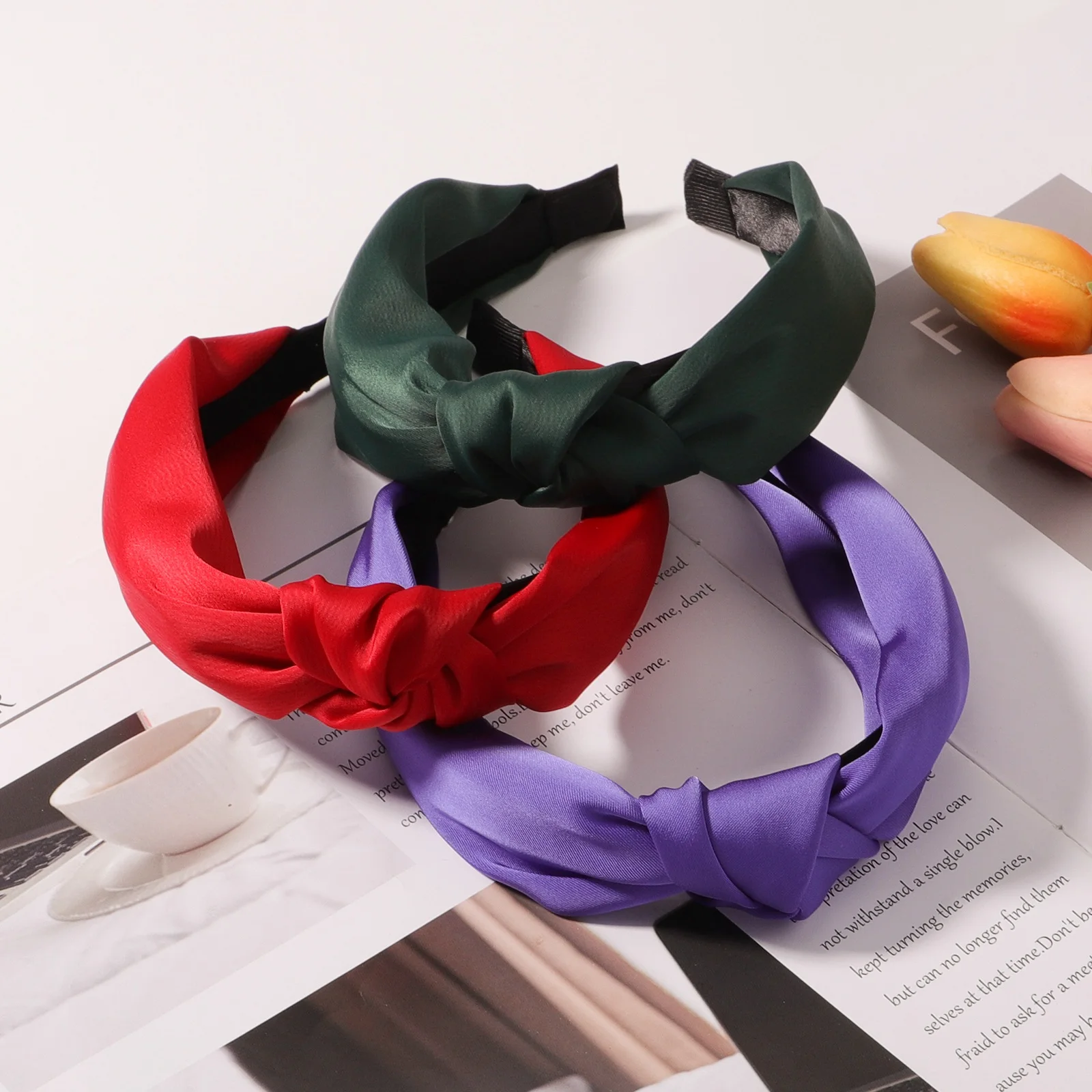 1Piece Solid Color Silky Satin Hairband Girls Elegant Broadside Top Knotted Female Headwear Fashion Hair Accessories For Women
1Piece Solid Color Silky Satin Hairband Girls Elegant Broadside Top Knotted Female Headwear Fashion Hair Accessories For Women