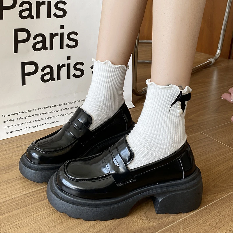 Женские кроссовки с закрытым носком, повседневные лоферы на платформе, без застежки, на меху, оксфорды в британском стиле, с круглым носком, клоги, на осень
Женские кроссовки с закрытым носком, повседневные лоферы на платформе, без застежки, на меху, оксфорды в британском стиле, с круглым носком, клоги, на осень