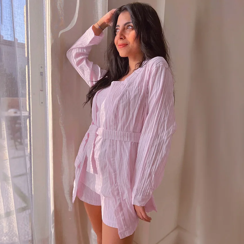 Autumn Cotton Jacquard Striped Pajamas Camisole Shorts Three-piece Set of Women's Cotton Sweet Style Home Clothes
Autumn Cotton Jacquard Striped Pajamas Camisole Shorts Three-piece Set of Women's Cotton Sweet Style Home Clothes