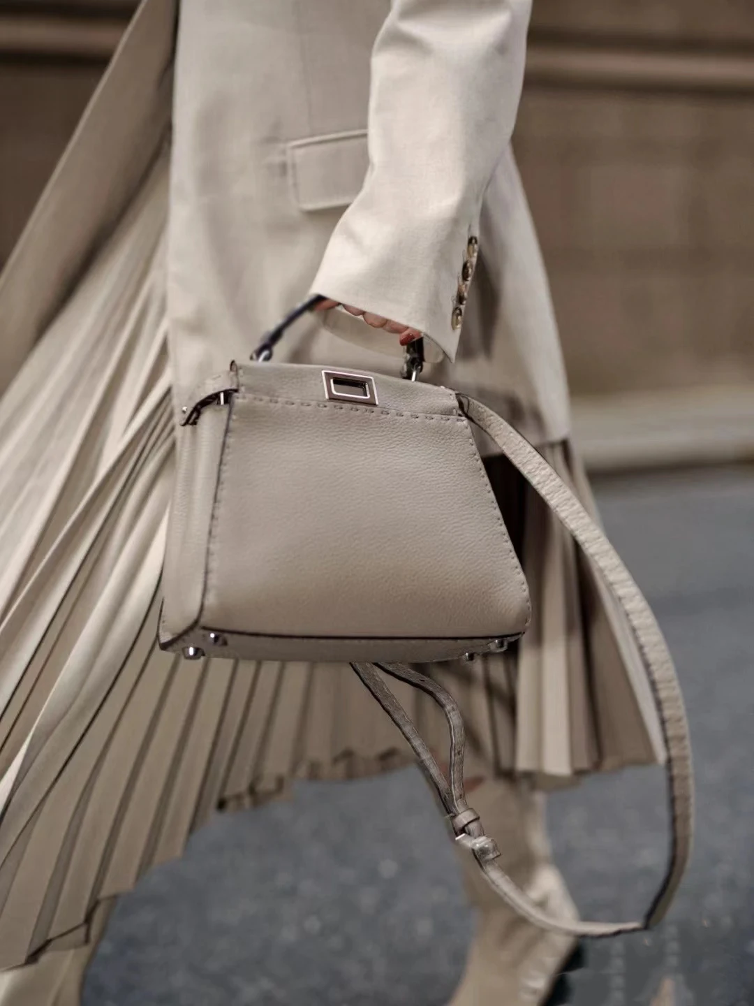 High Quality Trend Togo Hand Stitched Classic Kitten Bag Fashion Large Capacity One Shoulder Messenger Head Layer Leather Bag
High Quality Trend Togo Hand Stitched Classic Kitten Bag Fashion Large Capacity One Shoulder Messenger Head Layer Leather Bag