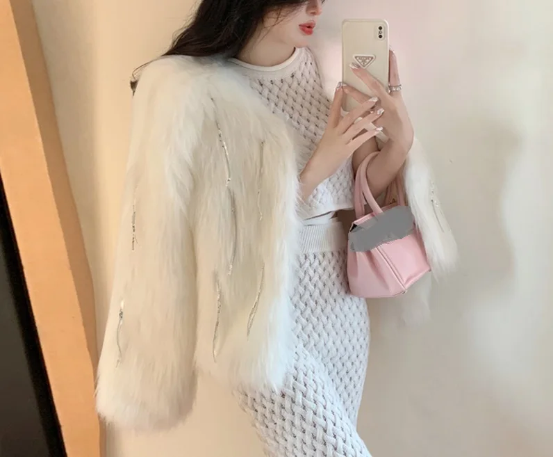 Autumn and Winter New Celebrity Little Fragrant Wind Faux Fox Hair Tassel Sequin Leather Short Coat Warm Coat Female 
Autumn and Winter New Celebrity Little Fragrant Wind Faux Fox Hair Tassel Sequin Leather Short Coat Warm Coat Female