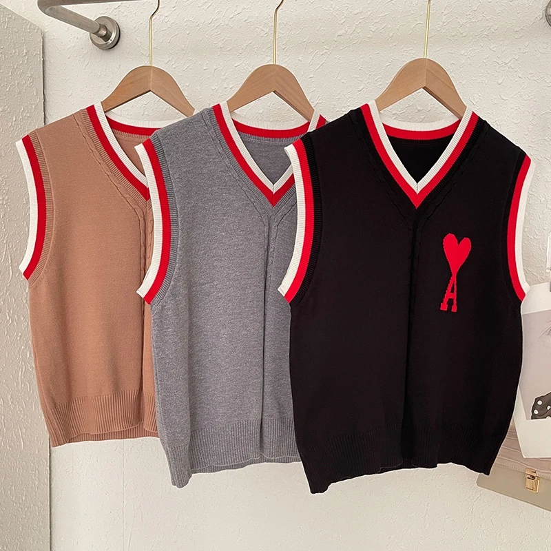 V-Neck Sleeveless Contrast Knitted Vest Women's Korean Fashion Casual Tank Top Soft 2023 Spring/Summer New Thin Top
V-Neck Sleeveless Contrast Knitted Vest Women's Korean Fashion Casual Tank Top Soft 2023 Spring/Summer New Thin Top