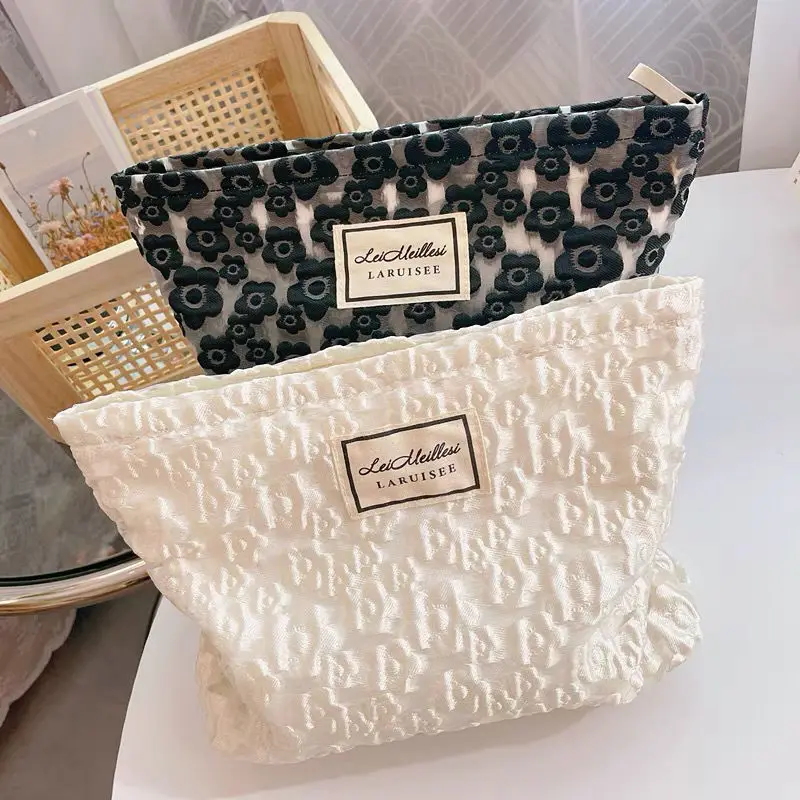 Women's Black and white jacquard cosmetic bag storage bag large capacity portable wash bag 
Women's Black and white jacquard cosmetic bag storage bag large capacity portable wash bag