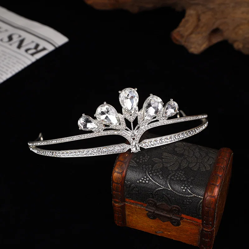Princess Crystal Tiaras Crown Headband Bridal Prom Crown Hairband Wedding Party Rhinestone Hair Jewelry Hair Accessories
Princess Crystal Tiaras Crown Headband Bridal Prom Crown Hairband Wedding Party Rhinestone Hair Jewelry Hair Accessories