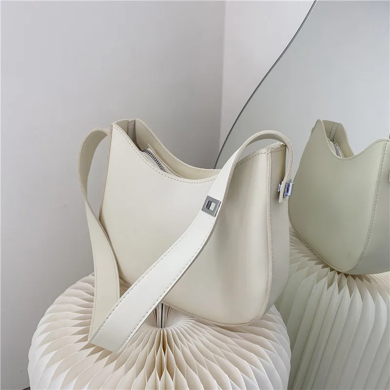 Bag for women underarm bag 2023 winter minimalist trendy lock texture large capacity women's shoulder bag
Bag for women underarm bag 2023 winter minimalist trendy lock texture large capacity women's shoulder bag