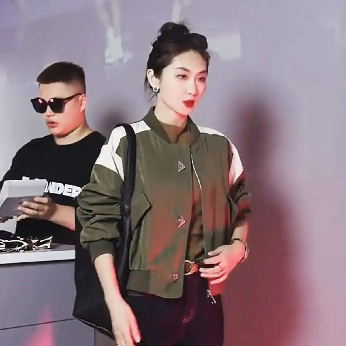 2023 Spring Autumn Korean Edition New Contrast Color Zipper Military Green Baseball Short Coat Women Clothing Girls Jacket BC434
2023 Spring Autumn Korean Edition New Contrast Color Zipper Military Green Baseball Short Coat Women Clothing Girls Jacket BC434