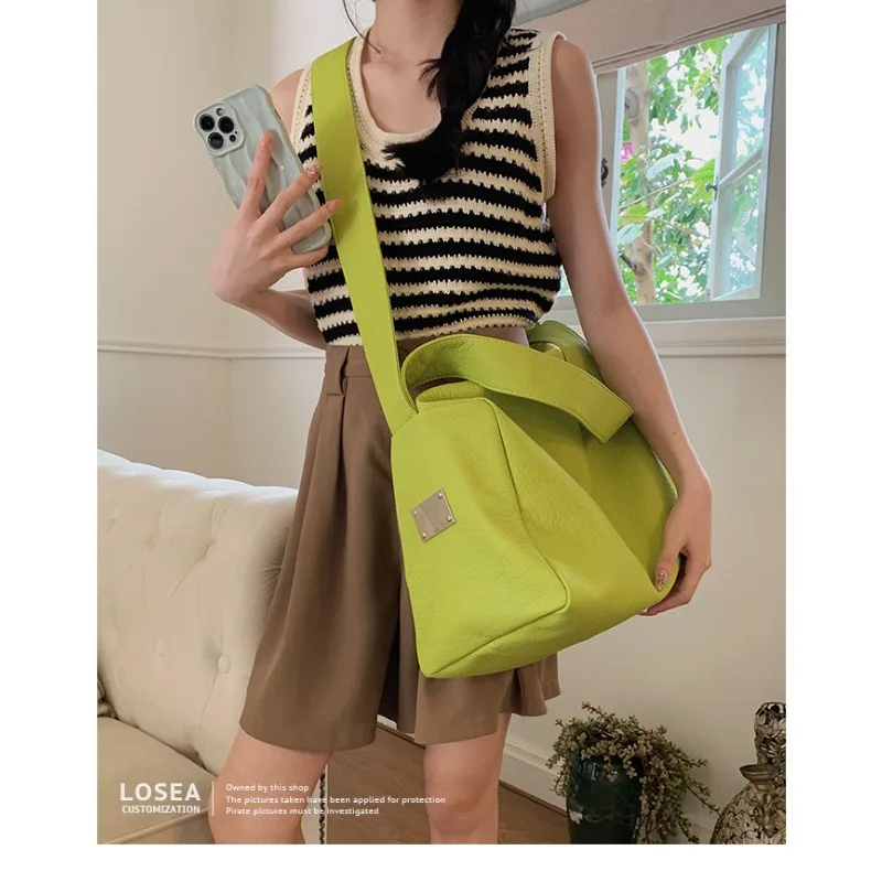 Spring Korean Short Distance Travel Fitness Bag Tote Bag Large Capacity Bag 2023 New Bag One Shoulder Crossbody Bag Women
Spring Korean Short Distance Travel Fitness Bag Tote Bag Large Capacity Bag 2023 New Bag One Shoulder Crossbody Bag Women
