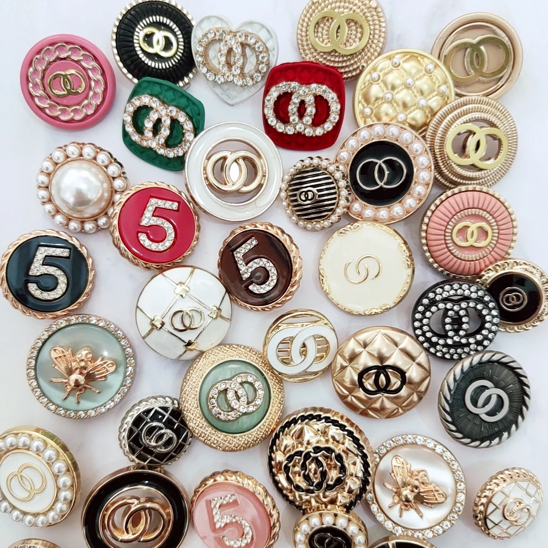 10Pcs Metal LOGO Buttons C Mark Round Various Shapes Sewing Supplies Sweater Clothing Decoration Accessories DIY
10Pcs Metal LOGO Buttons C Mark Round Various Shapes Sewing Supplies Sweater Clothing Decoration Accessories DIY