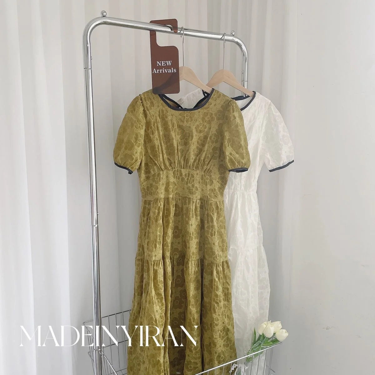 Floral Colorblock Trim Shirred Waist Back Lace Up Dress Green White Summer Short Sleeve Elagant Women Long Dress
Floral Colorblock Trim Shirred Waist Back Lace Up Dress Green White Summer Short Sleeve Elagant Women Long Dress