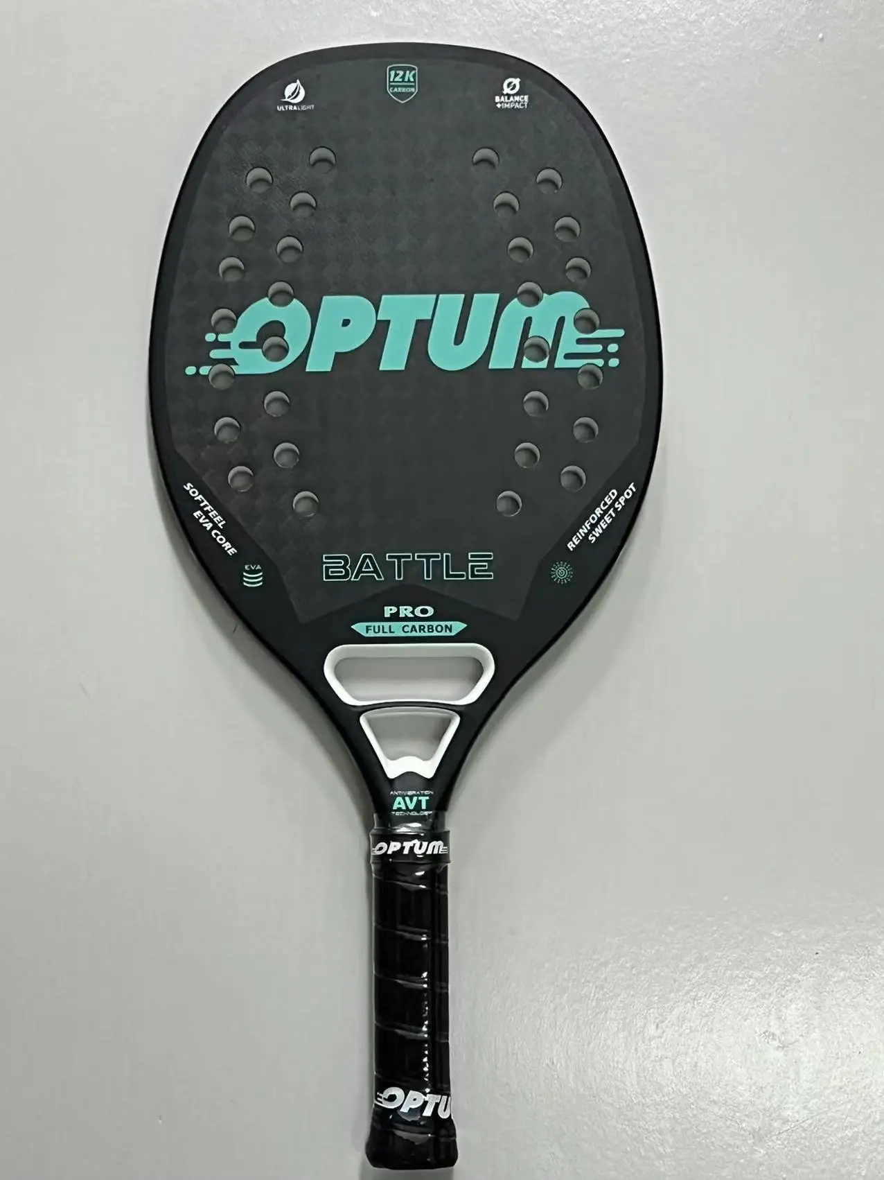 Профессиональная ракетка для пляжного тенниса OPTUM BATTLE 12K из углеродного волокна с грубой поверхностью и чехлом
Профессиональная ракетка для пляжного тенниса OPTUM BATTLE 12K из углеродного волокна с грубой поверхностью и чехлом
