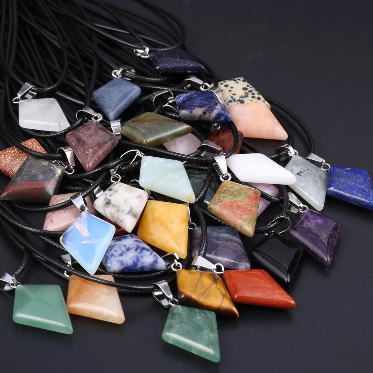 Natural Agate Fluorite Green Aventurine Pendant Necklace Meteor Shape Pendant Reiki Healing Rope Chain Necklace Gift 25x18mm
Natural Agate Fluorite Green Aventurine Pendant Necklace Meteor Shape Pendant Reiki Healing Rope Chain Necklace Gift 25x18mm