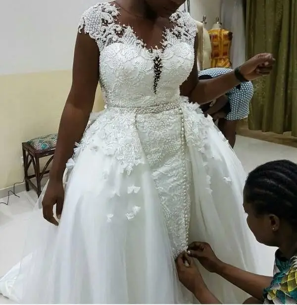 African Lace Wedding Dresses Detachable Train Handwork Capped Sleeves Sheer Neck Plus Size Bridal Gown 2022
African Lace Wedding Dresses Detachable Train Handwork Capped Sleeves Sheer Neck Plus Size Bridal Gown 2022