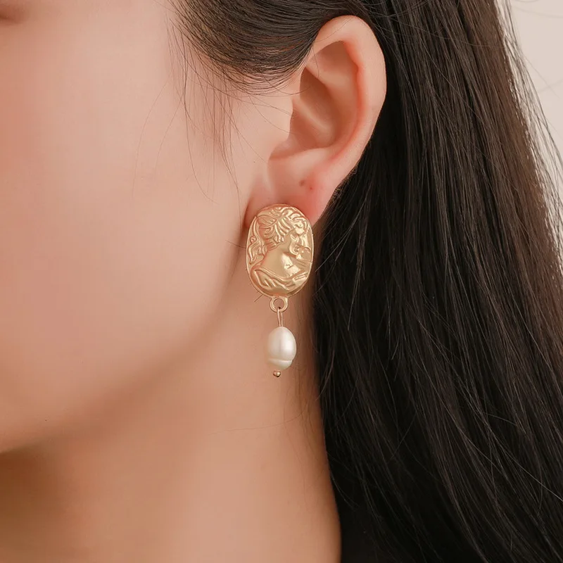 Vintage Figure Craving Artistic Face Earrings for Women Retro Golden Alloy Pearl Drop Earrings French Style Ladies Earrings Gift
Vintage Figure Craving Artistic Face Earrings for Women Retro Golden Alloy Pearl Drop Earrings French Style Ladies Earrings Gift