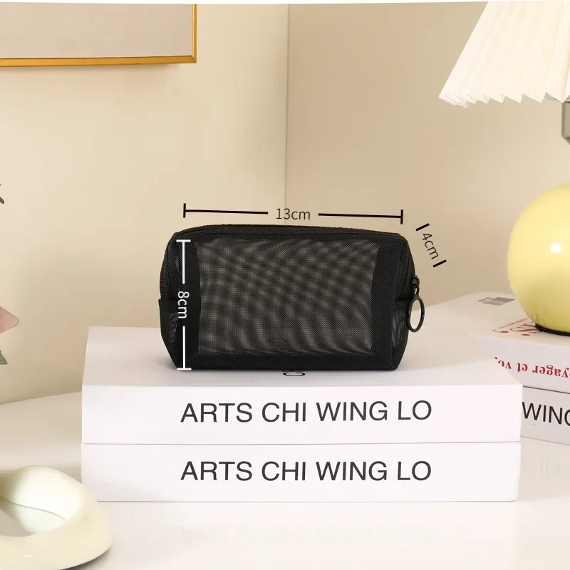 Черная косметичка eTya из полиэстера
Черная косметичка eTya из полиэстера