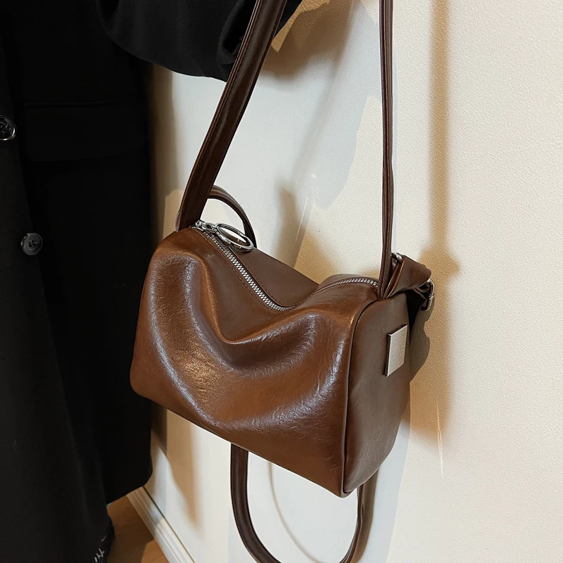 Retro Small Solid Color Shoulder Bags for Women 2023 Trend New In Leather Designer Travel Crossbody Handbags Soft Hobo Bags
Retro Small Solid Color Shoulder Bags for Women 2023 Trend New In Leather Designer Travel Crossbody Handbags Soft Hobo Bags