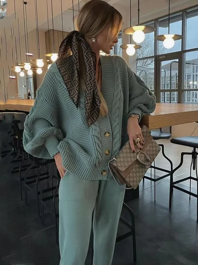 2023 Women Knitting Two Pieces Sweater Suit Hemp Flower V-Neck Single-Breasted Cardigan + Pants Lady Winter Casual Sweater Set
2023 Women Knitting Two Pieces Sweater Suit Hemp Flower V-Neck Single-Breasted Cardigan + Pants Lady Winter Casual Sweater Set