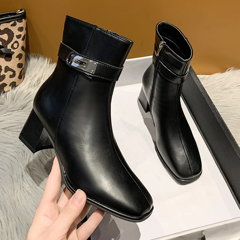 Fashion Warm Plush Snow Boots Ladies Pu Leather Shoes Winter Ladies Casual Jason Martins Botas Mujer Spring Women's Ankle Boots
Fashion Warm Plush Snow Boots Ladies Pu Leather Shoes Winter Ladies Casual Jason Martins Botas Mujer Spring Women's Ankle Boots