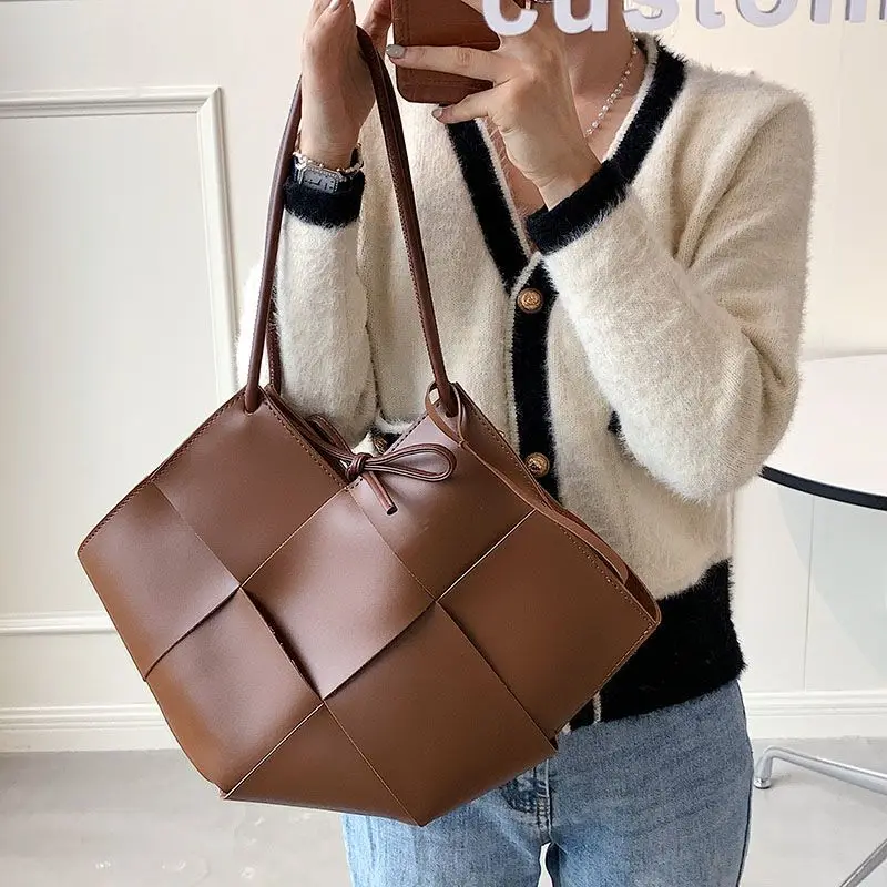 

2023 New Fashion Women's Woven Shoulder Bags Luxury Designer Handbag High Quality Ladies Composite Bag Female Bags Large Capacit