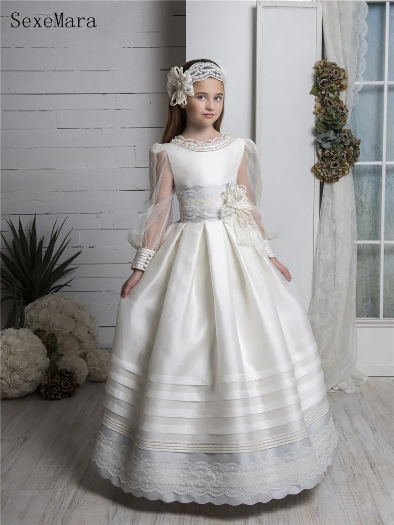 Ivory First Communion Gown Half Sleeve Satin Stripes Princess First Communion Dress Flower Girl Dress Special Event for Girls
Ivory First Communion Gown Half Sleeve Satin Stripes Princess First Communion Dress Flower Girl Dress Special Event for Girls