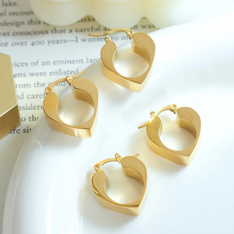 INS Vintage Hollow Heart Earring for Women Female Ear Clasp Engagement Titanium Steel Jewelry European Fashion Trendy Wholesale
INS Vintage Hollow Heart Earring for Women Female Ear Clasp Engagement Titanium Steel Jewelry European Fashion Trendy Wholesale