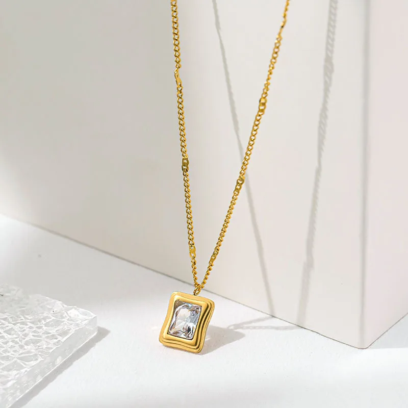 Summer Korean Simple Square Zircon Necklace Titanium Steel Clavicle Chain Female 18k Gold Crystal Jewelry Pendant Necklaces
Summer Korean Simple Square Zircon Necklace Titanium Steel Clavicle Chain Female 18k Gold Crystal Jewelry Pendant Necklaces