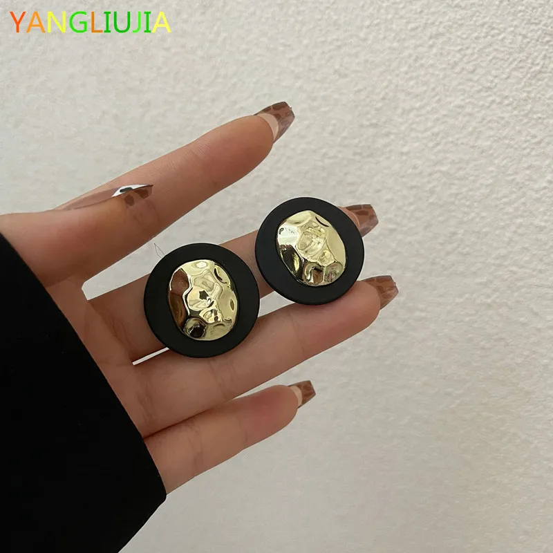 Irregular Black Metal Earrings European American Style Personality Fashion Circle Stud Earrings Ms Travel Wedding Accessories
Irregular Black Metal Earrings European American Style Personality Fashion Circle Stud Earrings Ms Travel Wedding Accessories
