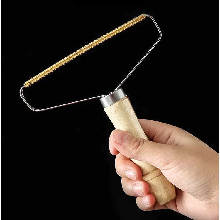 Металлический скребок для удаления ворса с одеждой
Металлический скребок для удаления ворса с одеждой