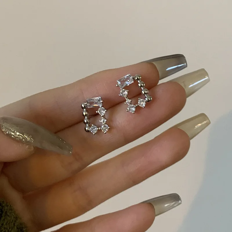 2023 March New Women Light Luxury Niche Design Sense Set Diamond Geometric Minimalist Stud Square Zircon Earrings
2023 March New Women Light Luxury Niche Design Sense Set Diamond Geometric Minimalist Stud Square Zircon Earrings