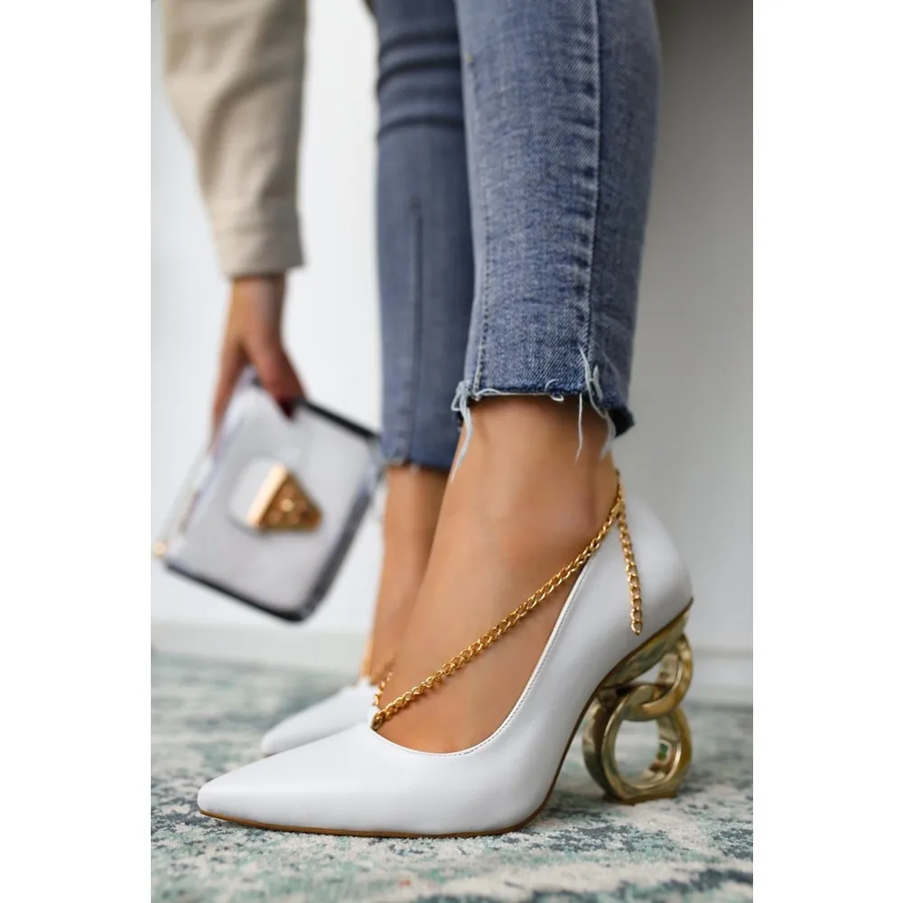 Dorlie Elianna, белая складчатая лакированная кожа на шпильке (с деталями цепи)
Dorlie Elianna, белая складчатая лакированная кожа на шпильке (с деталями цепи)