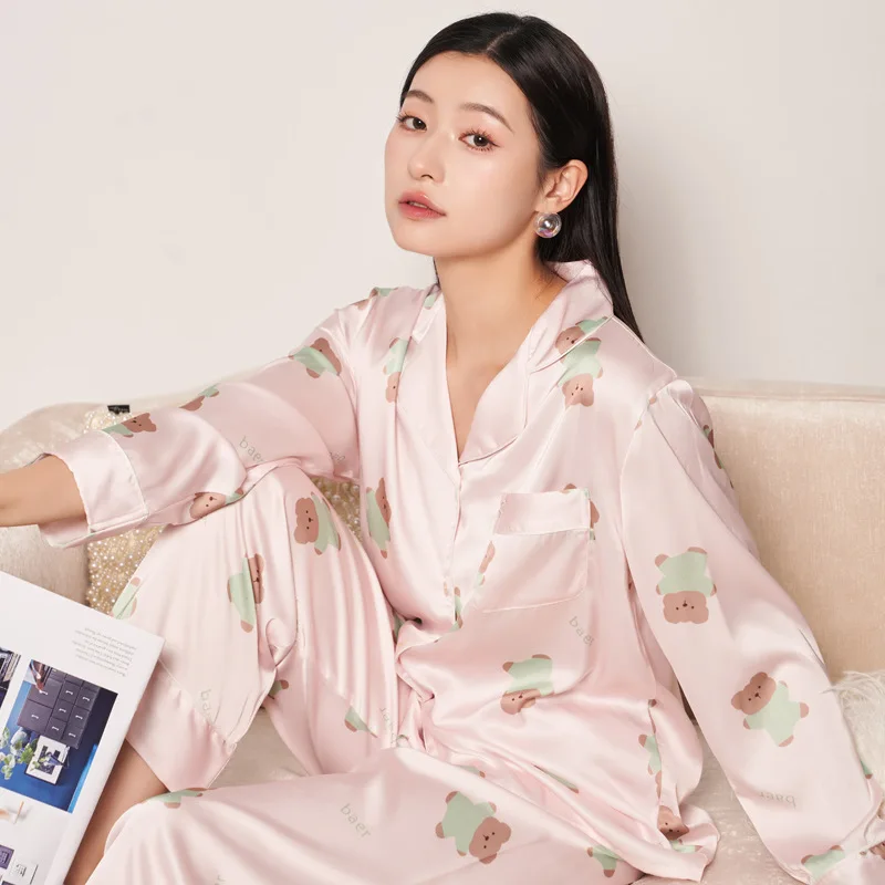 Летняя одежда для отдыха на пуговицах, шелковая пижама с принтом медведя, мягкая одежда для сна 2023, ночная рубашка, новый длинный женский костюм с двумя рукавами
Летняя одежда для отдыха на пуговицах, шелковая пижама с принтом медведя, мягкая одежда для сна 2023, ночная рубашка, новый длинный женский костюм с двумя рукавами