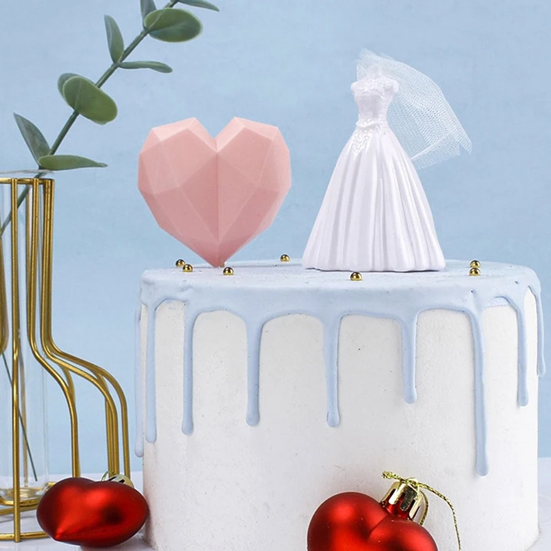 1pc 1:12 Dollhouse Miniature Wedding Hanger Model with Veil Dollhouse Wedding Toy DIY Cake Decoration
1pc 1:12 Dollhouse Miniature Wedding Hanger Model with Veil Dollhouse Wedding Toy DIY Cake Decoration