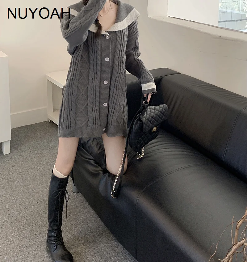 Small Man Outside with Long Sleeve Sweater, Women's College Style Design, Autumn Navy Collar Cardigan Sweater
Small Man Outside with Long Sleeve Sweater, Women's College Style Design, Autumn Navy Collar Cardigan Sweater