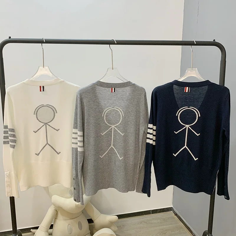 High Quality Knitted Spring TB Match Man Fine Wool Cardigan New Four-bar Red White Blue Ribbon Knitted Wool Coat Woman
High Quality Knitted Spring TB Match Man Fine Wool Cardigan New Four-bar Red White Blue Ribbon Knitted Wool Coat Woman