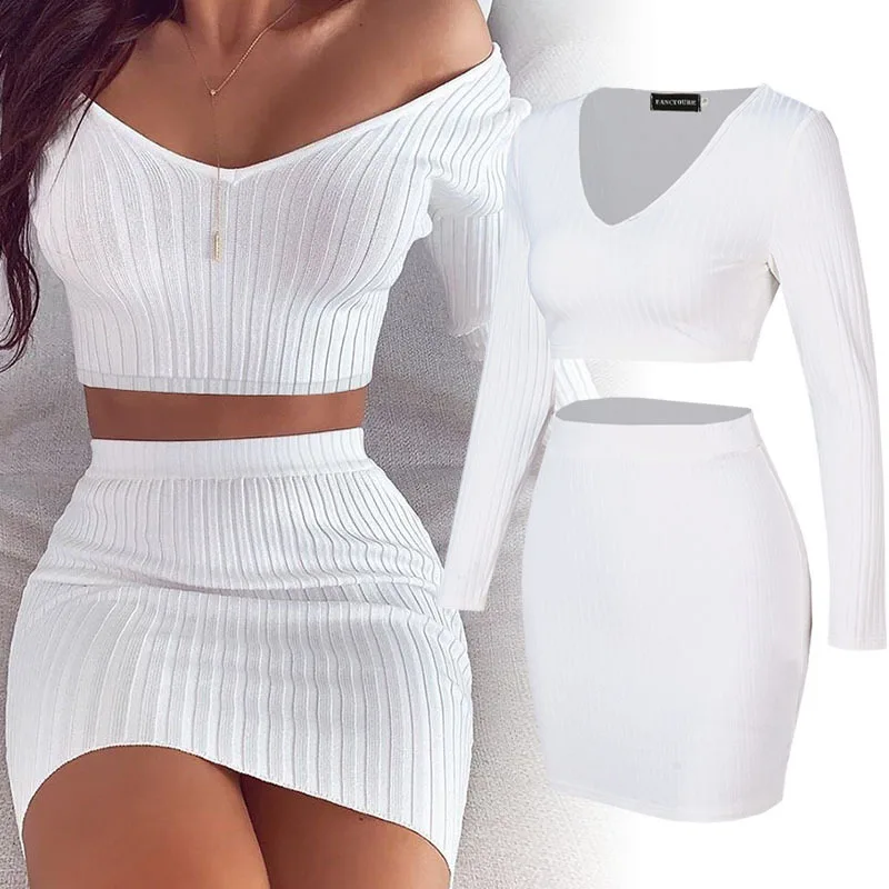 2022 Fashion New Women's Clothing Sexy V-neck Long-sleeved Knitted Top + Short Skirt Two-piece Casual High Street Clothing Lady
2022 Fashion New Women's Clothing Sexy V-neck Long-sleeved Knitted Top + Short Skirt Two-piece Casual High Street Clothing Lady
