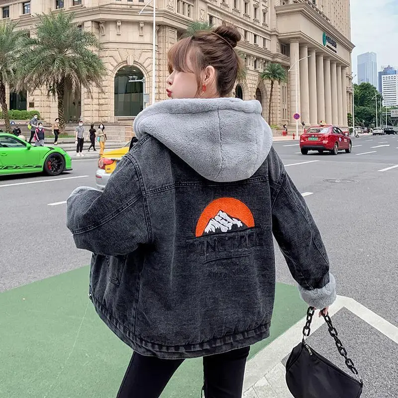 Add velvet cotton-padded girl new junior high school students casual loose plush padded denim hooded coat
Add velvet cotton-padded girl new junior high school students casual loose plush padded denim hooded coat